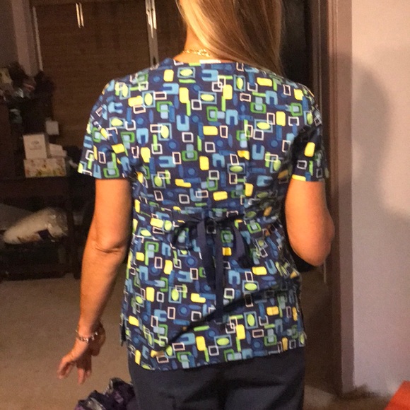 Peaches Scrub Top - Picture 2 of 2